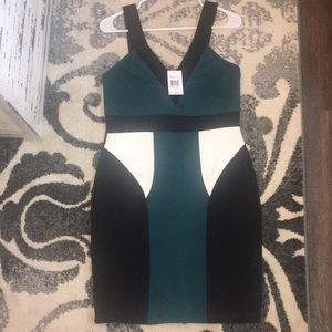 Brand New GUESS color block dress, size L